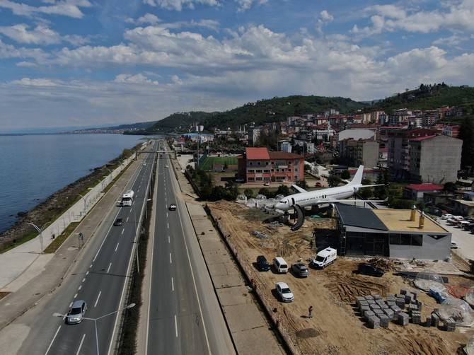 Pistten çıkan uçak pide salonu olmak için gün sayıyor 2