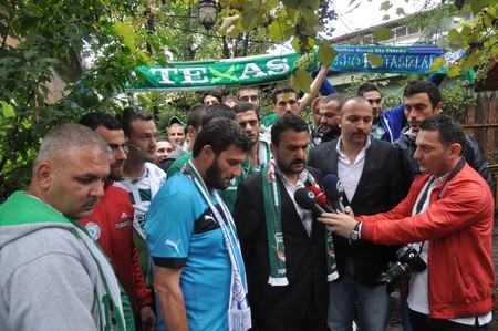 Rizespor Taraftarları Bursasporlu Taraftarları Çiçeklerle Karşıladı 28