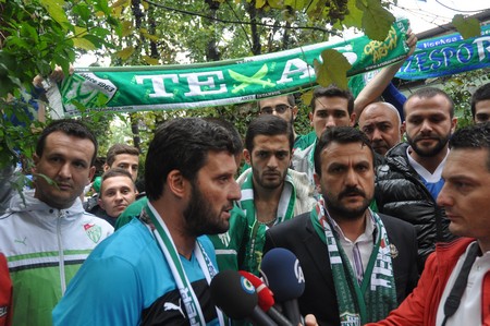 Rizespor Taraftarları Bursasporlu Taraftarları Çiçeklerle Karşıladı 30