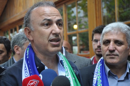 Rizespor Taraftarları Bursasporlu Taraftarları Çiçeklerle Karşıladı 38