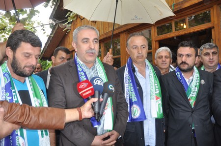 Rizespor Taraftarları Bursasporlu Taraftarları Çiçeklerle Karşıladı 41