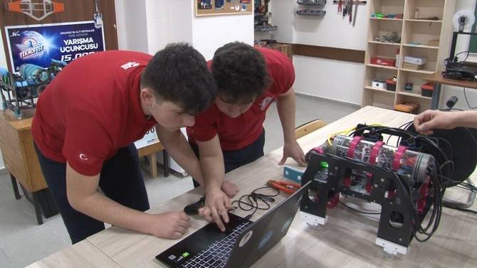 Rize'de meslek lisesi öğrencileri, su altı sistemleri araçlarıyla TEKNOFEST'te yarışacak 13