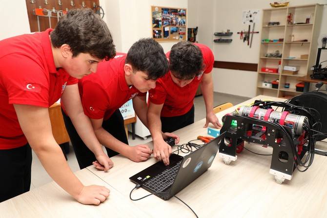 Rize'de meslek lisesi öğrencileri, su altı sistemleri araçlarıyla TEKNOFEST'te yarışacak 2