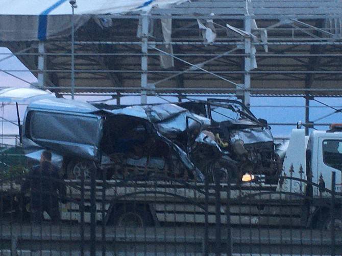Rize'de hurdaya dönen aracın sahibi yaralandı 7