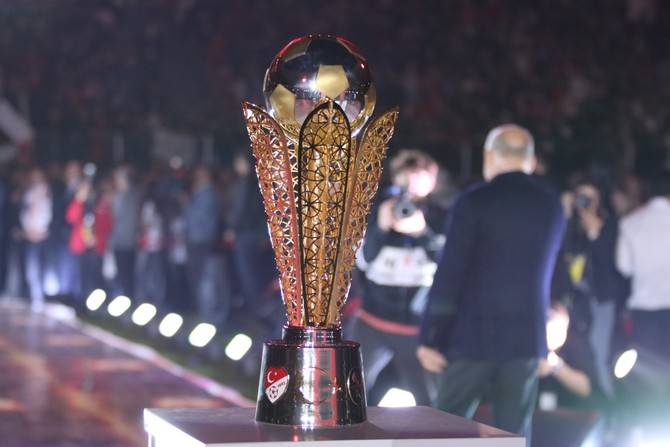 Süper Lig'e yükselen Samsunspor kupasını aldı 24