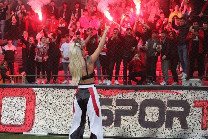 Süper Lig'e yükselen Samsunspor kupasını aldı 31