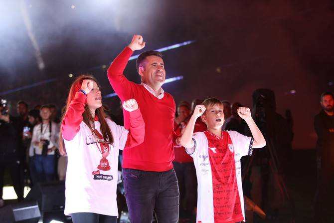 Süper Lig'e yükselen Samsunspor kupasını aldı 43