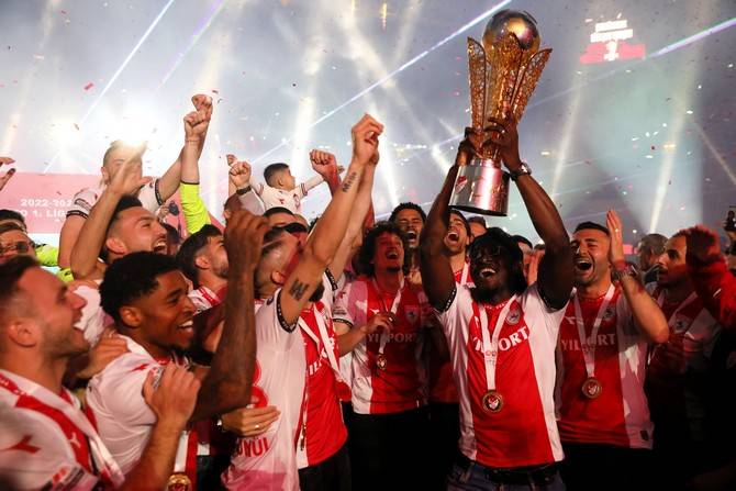 Süper Lig'e yükselen Samsunspor kupasını aldı 7
