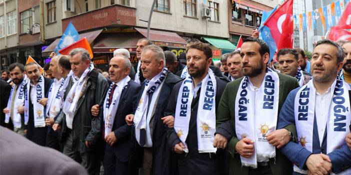 AK Parti Rize’de Sevgi Yürüyüşü Düzenledi