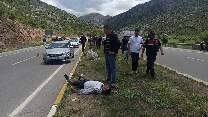 Trabzon yolcu otobüsünün kamyona çarpması sonucu 1 kişi öldü, 15 kişi yaralandı 12