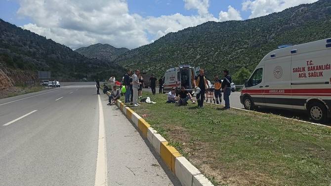 Trabzon yolcu otobüsünün kamyona çarpması sonucu 1 kişi öldü, 15 kişi yaralandı 9