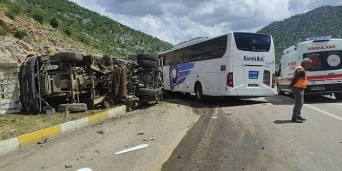 Trabzon yolcu otobüsünün kamyona çarpması sonucu 1 kişi öldü, 15 kişi yaralandı