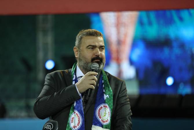Süper Lig'e yükselen Çaykur Rizespor kupasını aldı 1