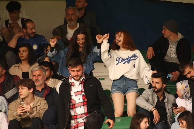 Süper Lig'e yükselen Çaykur Rizespor kupasını aldı 32