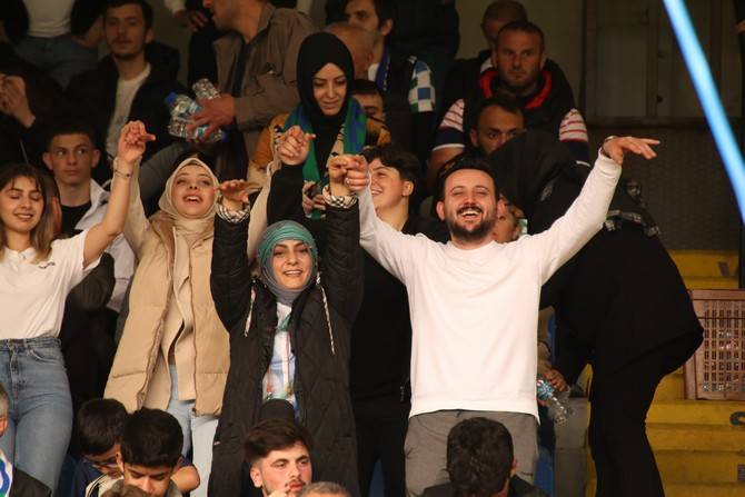 Süper Lig'e yükselen Çaykur Rizespor kupasını aldı 33