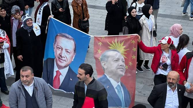 Cumhurbaşkanı Erdoğan’ın hemşehrileri kutlamalara başladı 3