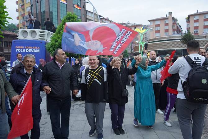 Cumhurbaşkanı Erdoğan’ın hemşehrileri kutlamalara başladı 9