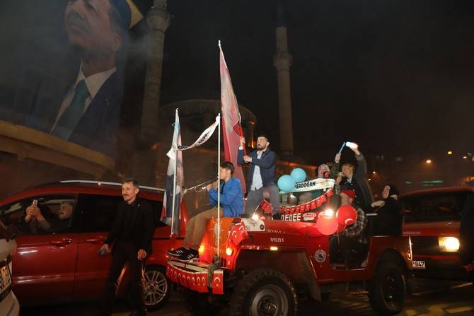 Cumhurbaşkanı Erdoğan'ın seçim başarısı Rize'de kutlanıyor 1