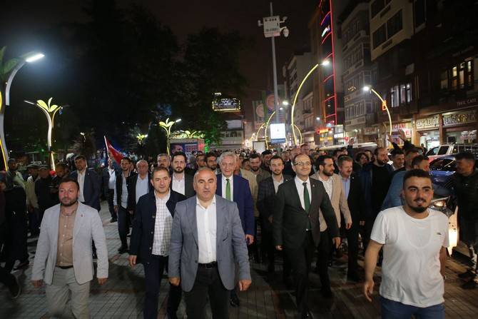 Cumhurbaşkanı Erdoğan'ın seçim başarısı Rize'de kutlanıyor 12