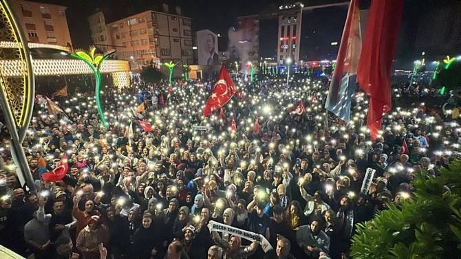 Cumhurbaşkanı Erdoğan'ın seçim başarısı Rize'de kutlanıyor 19