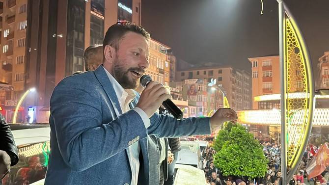 Cumhurbaşkanı Erdoğan'ın seçim başarısı Rize'de kutlanıyor 21