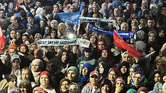 Cumhurbaşkanı Erdoğan'ın seçim başarısı Rize'de kutlanıyor 22