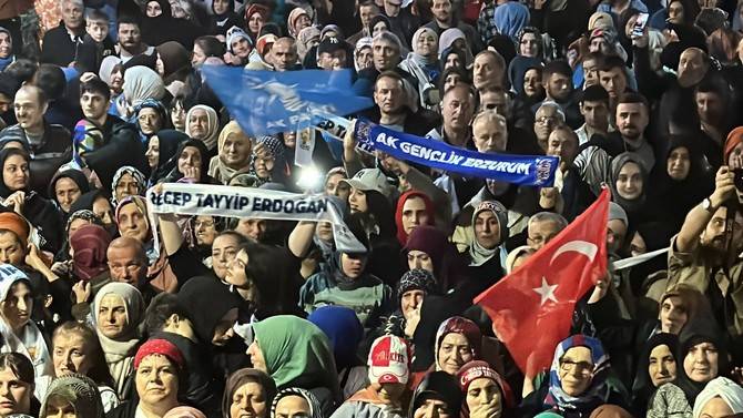 Cumhurbaşkanı Erdoğan'ın seçim başarısı Rize'de kutlanıyor 23