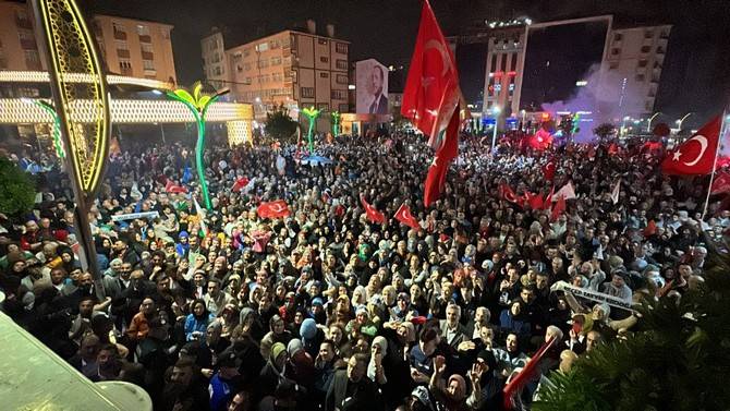 Cumhurbaşkanı Erdoğan'ın seçim başarısı Rize'de kutlanıyor 30