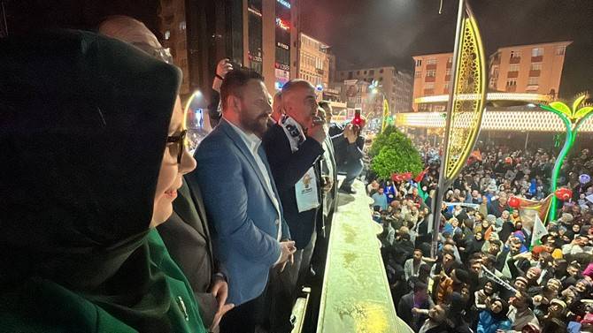 Cumhurbaşkanı Erdoğan'ın seçim başarısı Rize'de kutlanıyor 34