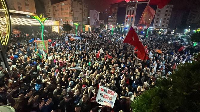 Cumhurbaşkanı Erdoğan'ın seçim başarısı Rize'de kutlanıyor 36