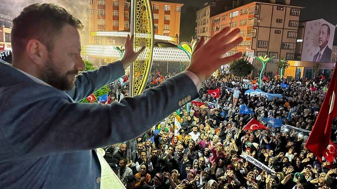 Cumhurbaşkanı Erdoğan'ın seçim başarısı Rize'de kutlanıyor 37