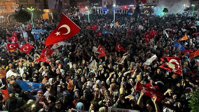 Cumhurbaşkanı Erdoğan'ın seçim başarısı Rize'de kutlanıyor 38