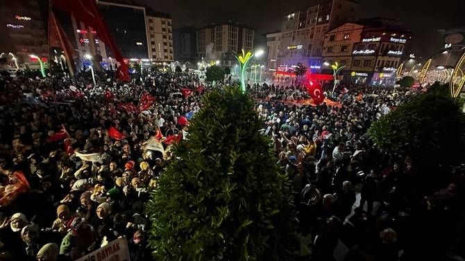 Cumhurbaşkanı Erdoğan'ın seçim başarısı Rize'de kutlanıyor 39