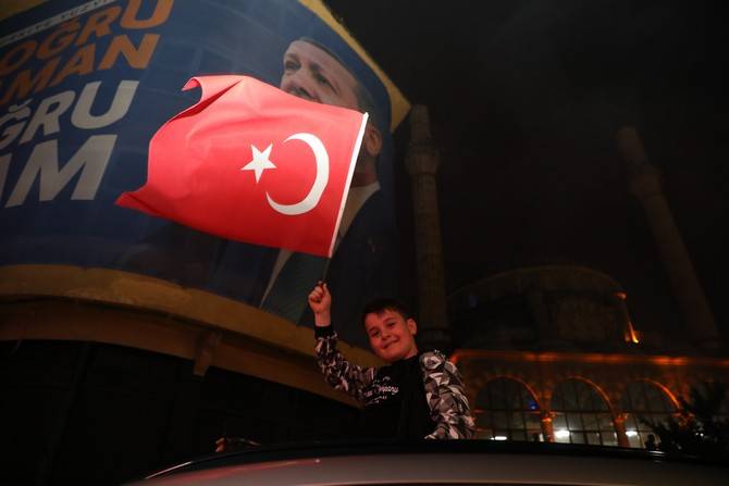 Cumhurbaşkanı Erdoğan'ın seçim başarısı Rize'de kutlanıyor 4