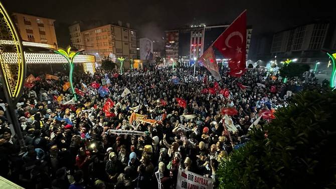 Cumhurbaşkanı Erdoğan'ın seçim başarısı Rize'de kutlanıyor 41
