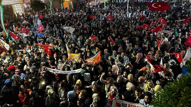 Cumhurbaşkanı Erdoğan'ın seçim başarısı Rize'de kutlanıyor 42