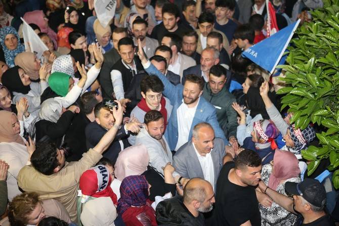 Cumhurbaşkanı Erdoğan'ın seçim başarısı Rize'de kutlanıyor 48