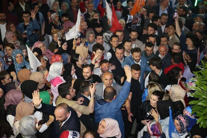 Cumhurbaşkanı Erdoğan'ın seçim başarısı Rize'de kutlanıyor 51