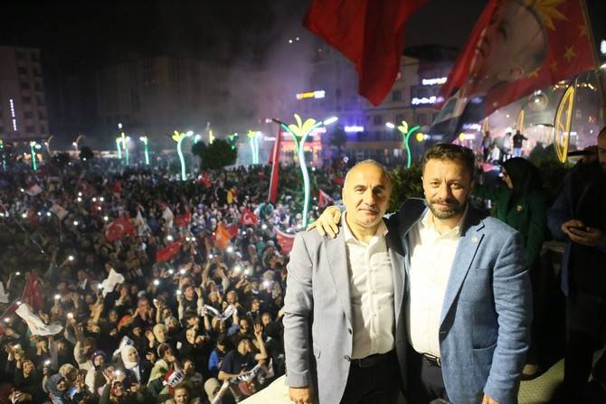 Cumhurbaşkanı Erdoğan'ın seçim başarısı Rize'de kutlanıyor 54
