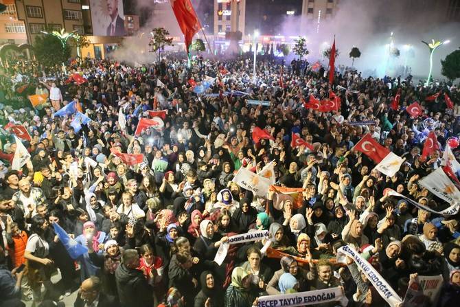 Cumhurbaşkanı Erdoğan'ın seçim başarısı Rize'de kutlanıyor 57
