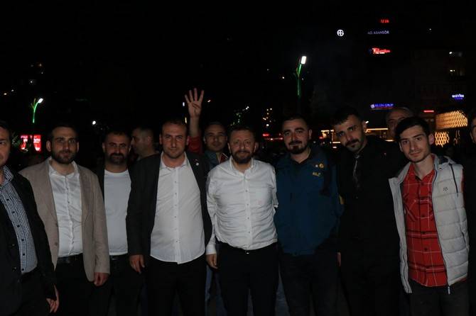Cumhurbaşkanı Erdoğan'ın seçim başarısı Rize'de kutlanıyor 61
