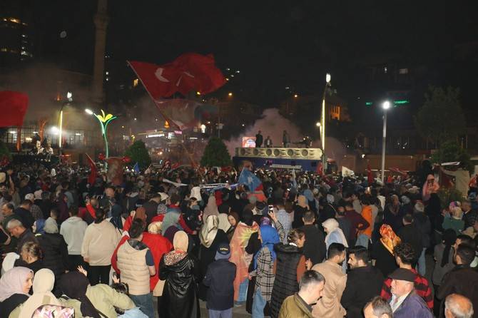 Cumhurbaşkanı Erdoğan'ın seçim başarısı Rize'de kutlanıyor 62