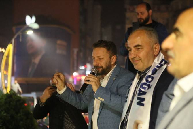 Cumhurbaşkanı Erdoğan'ın seçim başarısı Rize'de kutlanıyor 7