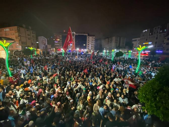 Cumhurbaşkanı Erdoğan'ın seçim başarısı Rize'de kutlanıyor 9