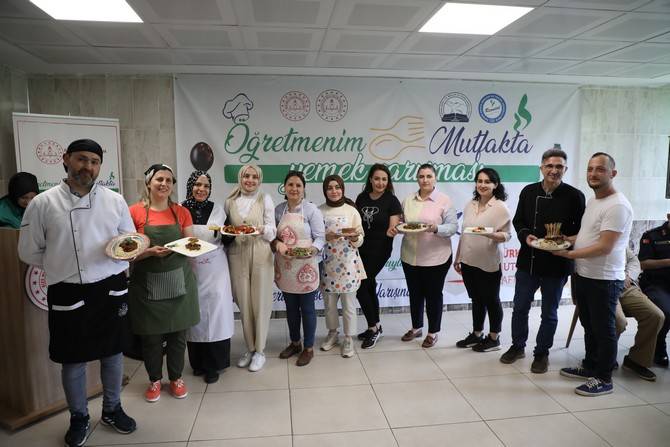 Rize'de öğretmenler yaptıkları yemeklerle yarıştı 10