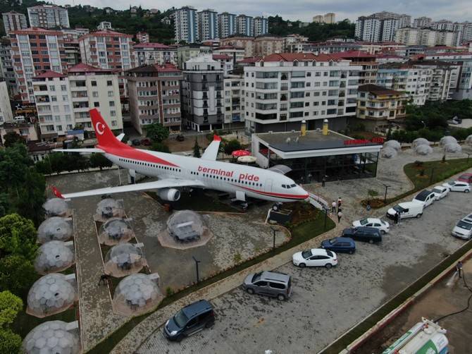 Pistten çıkan uçak pide salonu olarak hizmet vermeye başladı 4