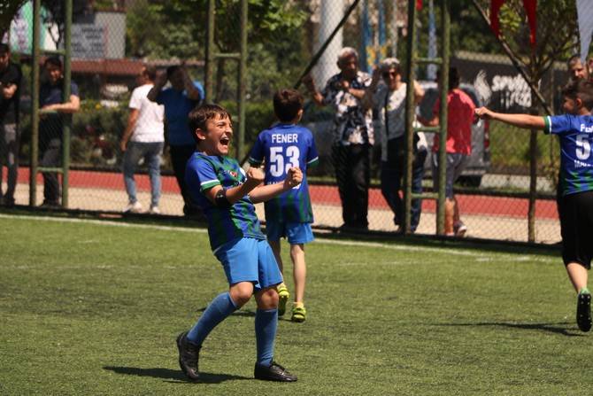 Rize Belediyesi Mahalleler Çocuk Futbol Turnuvası ve Şöleni Tamamlandı 1