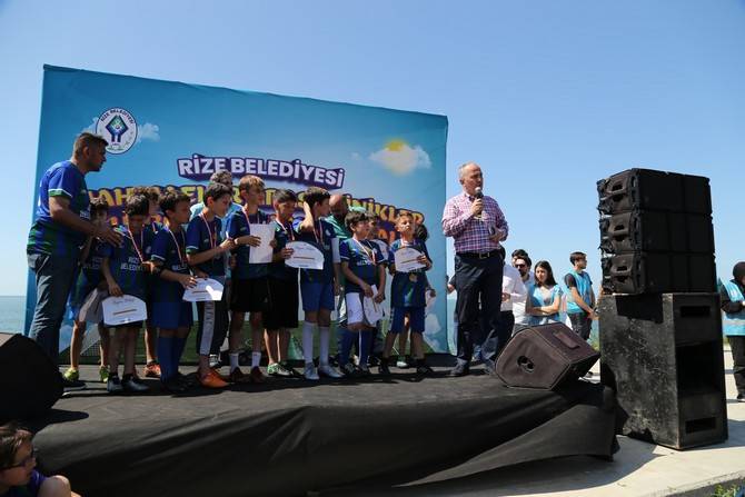 Rize Belediyesi Mahalleler Çocuk Futbol Turnuvası ve Şöleni Tamamlandı 18