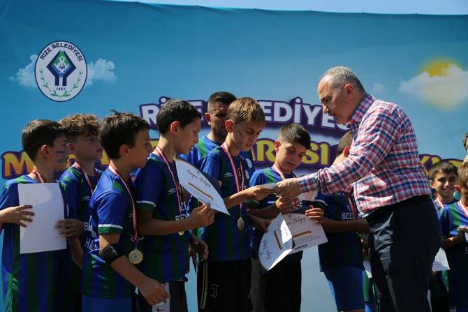 Rize Belediyesi Mahalleler Çocuk Futbol Turnuvası ve Şöleni Tamamlandı 19
