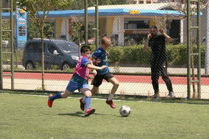 Rize Belediyesi Mahalleler Çocuk Futbol Turnuvası ve Şöleni Tamamlandı 26